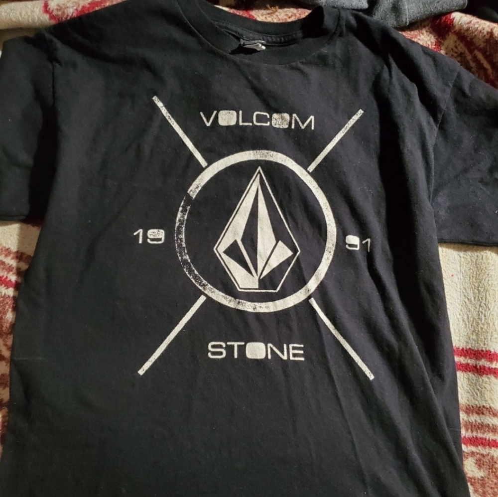 volcom medium black shirt new